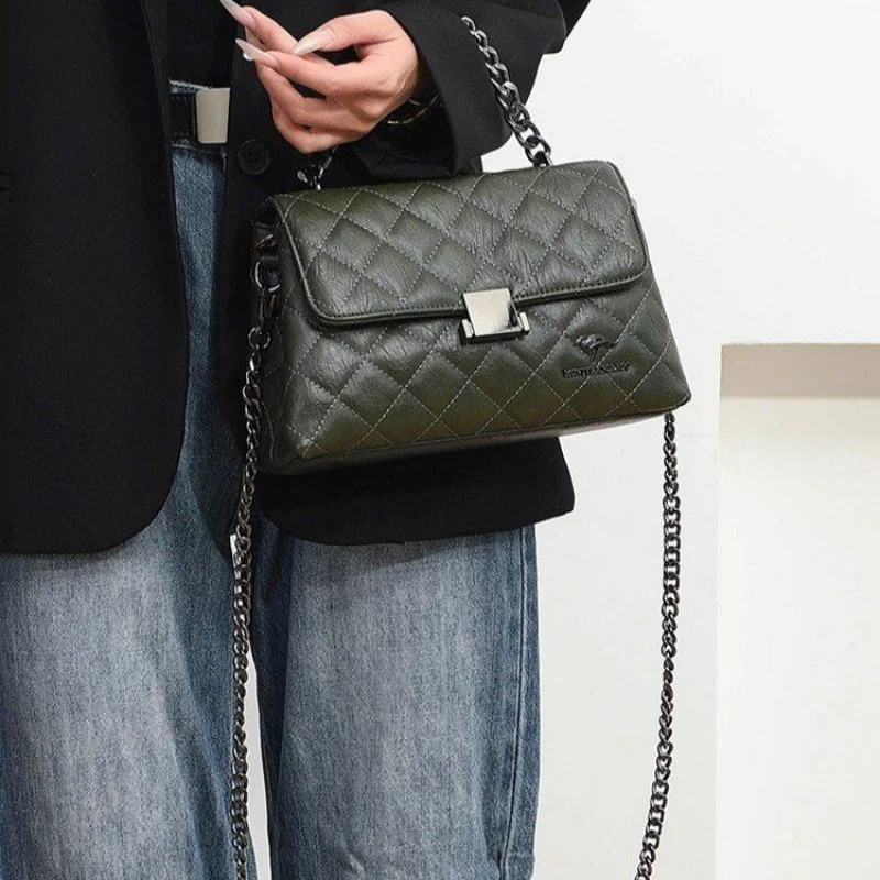 

Elegant Ladies Messenger Bag Made Of Fine Leather Boasting Trendy High-End Look​