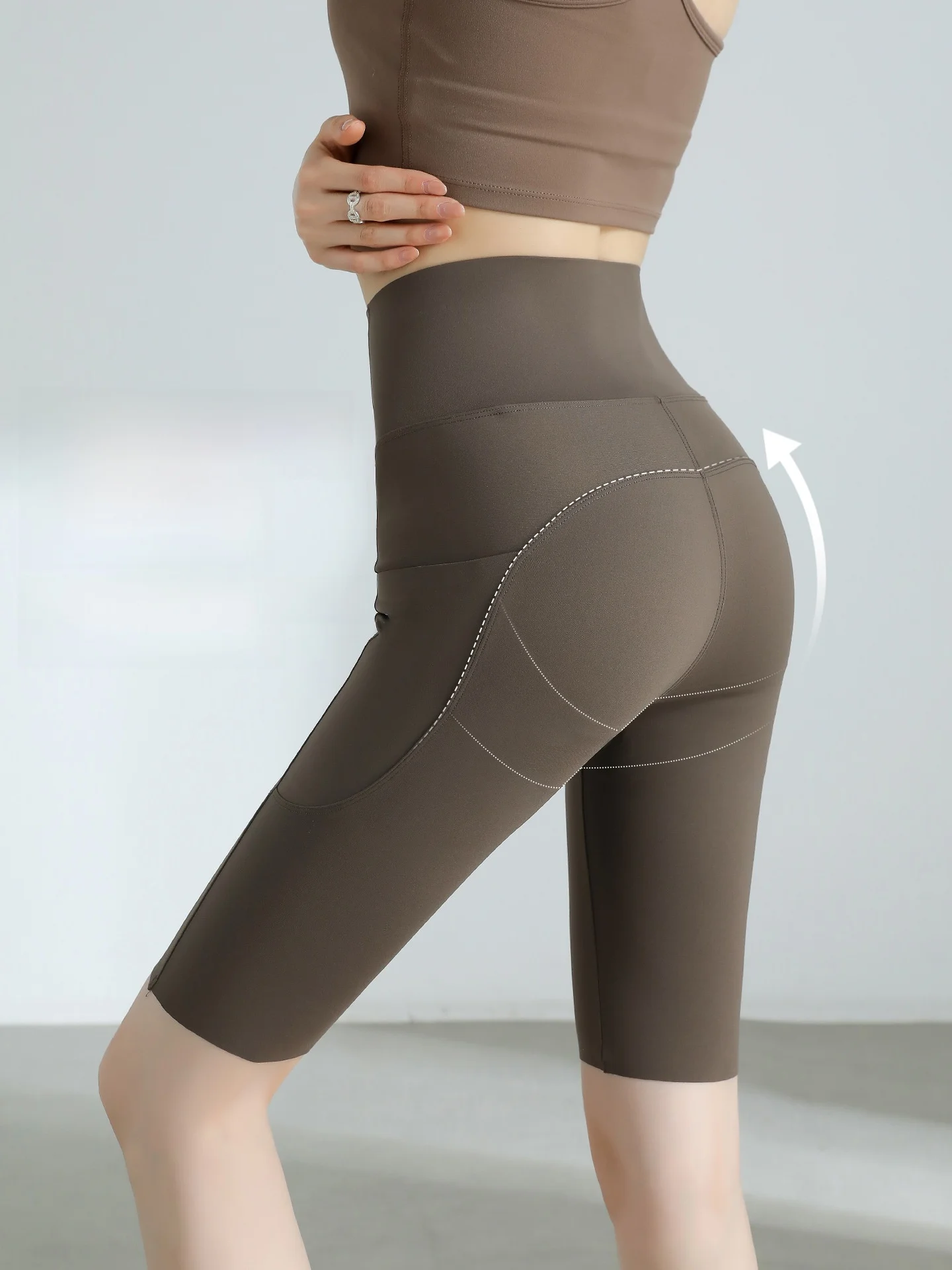 กางเกงโยคะเอวสูงผ้าไหมน้ำแข็ง 5 นิ้ว สำหรับฤดูร้อน ผ้าบาง ระบายอากาศดี แฟชั่นสำหรับผู้หญิง