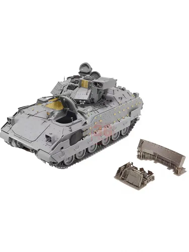 MAGIC FACTORY 2007 1/35 Scale Ukraine M2A2 ODS-SA IFV 47th Mechanizzed Brigade