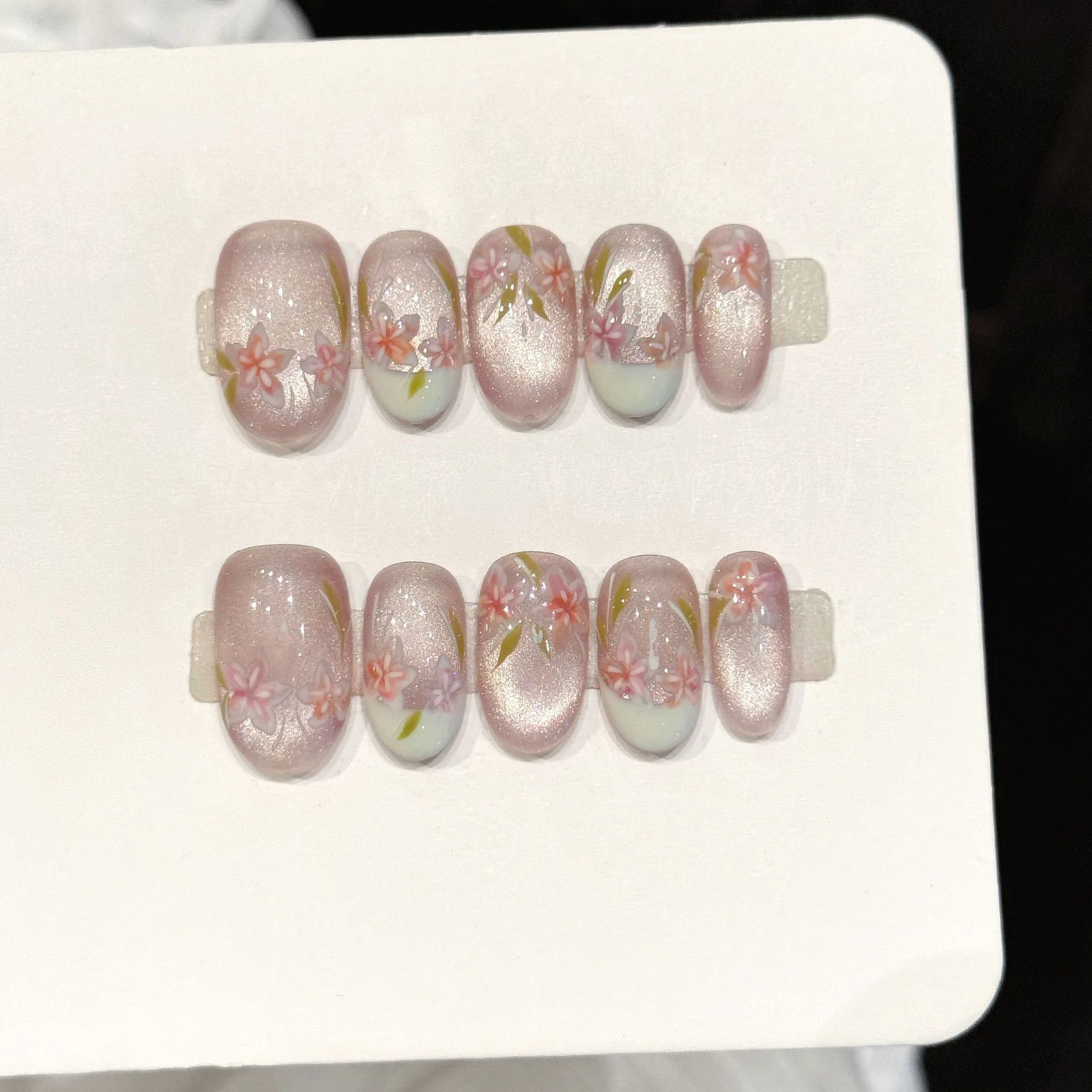 

10 шт. Накладные ногти ручной работы с росписью розовой сакурой, белый френч, короткие овальные, однотонные, с эффектом кошачьего глаза, готовые к нанесению