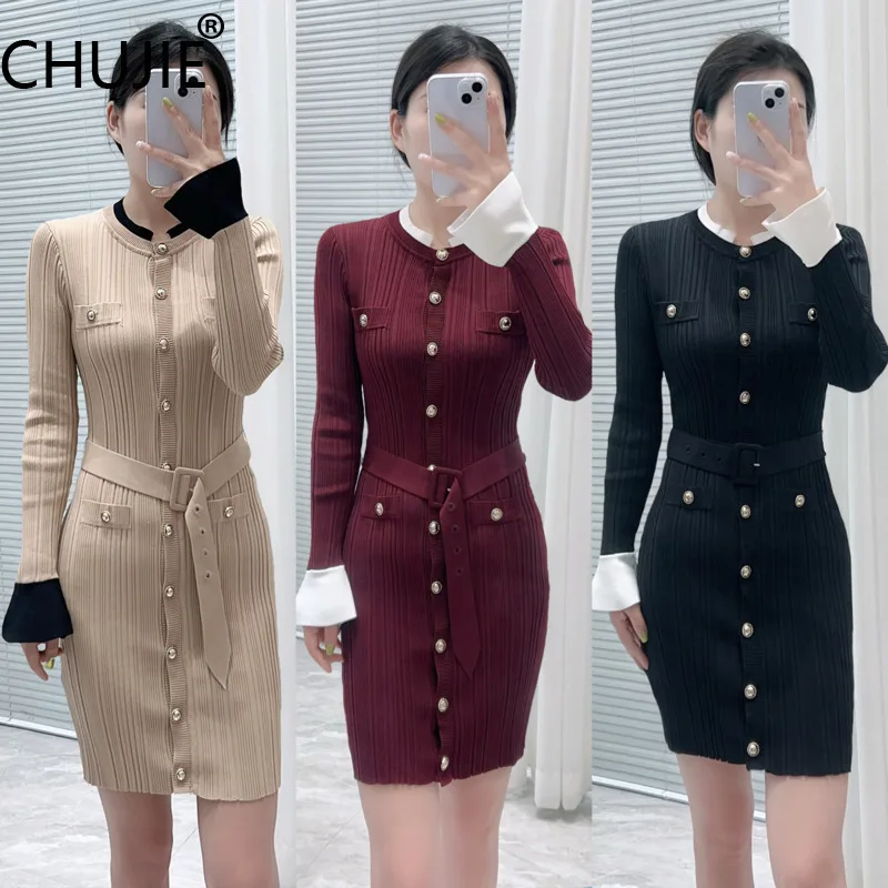 CHUJIE Herbst 2025, Strickkleid im französischen Stil, figurbetontes Kleid mit Rundhalsausschnitt und Knopfleiste vorne und Gürtel, schmal geschnittenes, elegantes Kleid