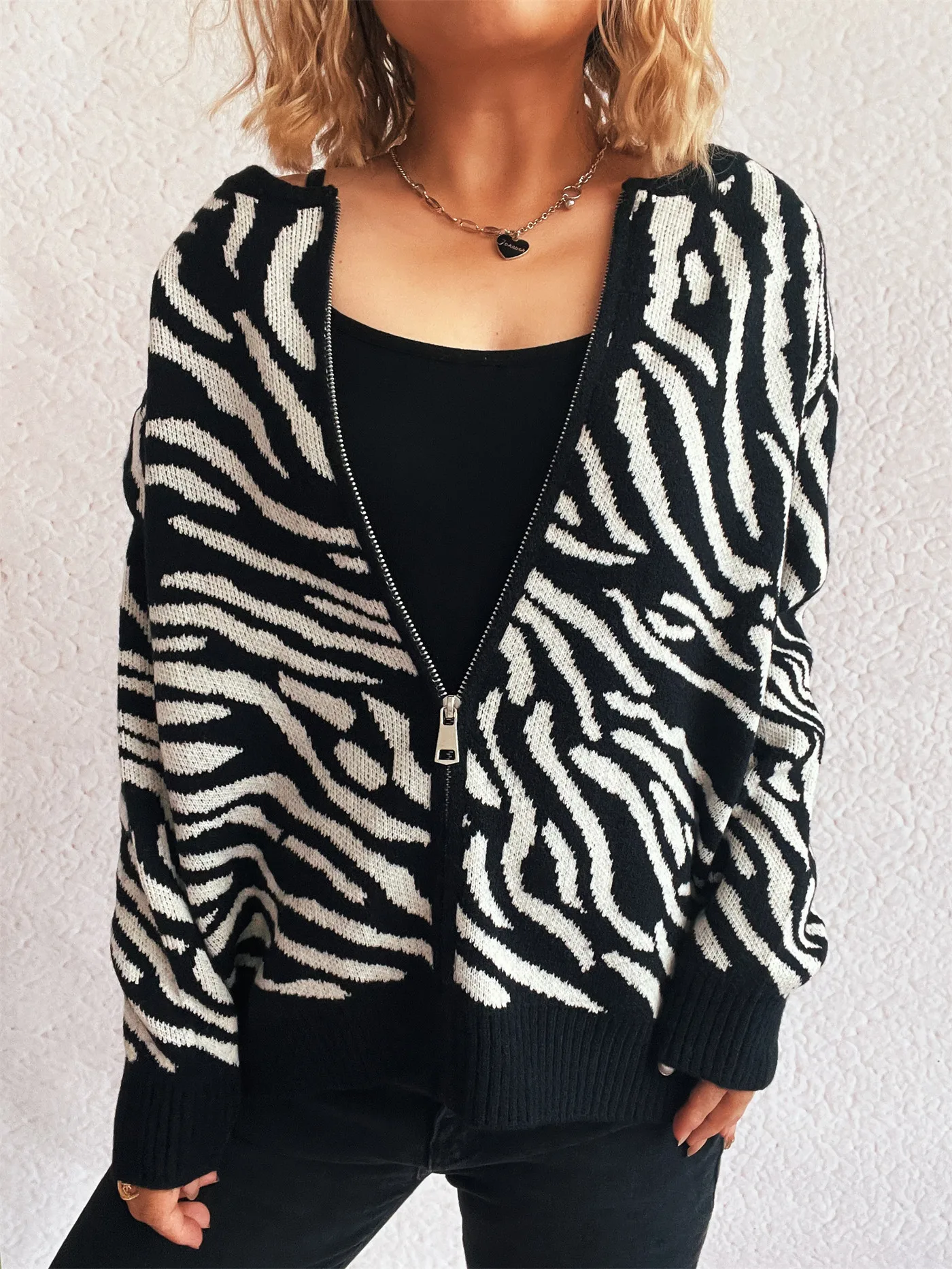 

New Autumn Winter Sweaters With Color Matching Zebra Pattern Loose Commuting Style Cardigans Knitted Long-sleeved Zipper Coats