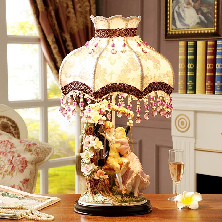 High-end European ceramic table lamp couples swing lighting wedding gifts living room bedroom bedside ornaments.