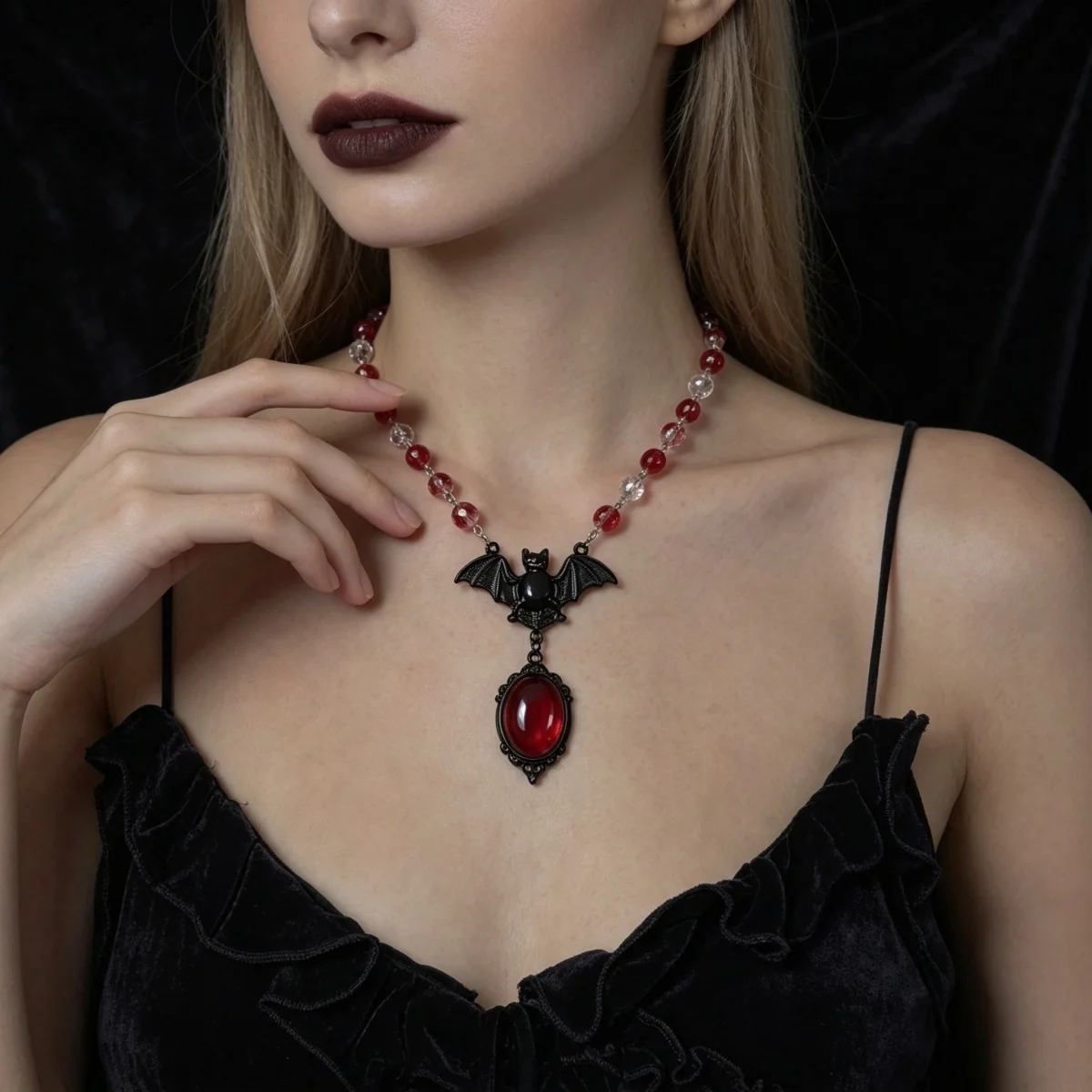 Kreative Gothic-Halskette mit rot-weißem Kristallperlen-Fledermaus-Anhänger für Damen und Herren, Halloween-Punk-Flugfledermaus-Choker, Cosplay-Party-Schmuck – Detail 10