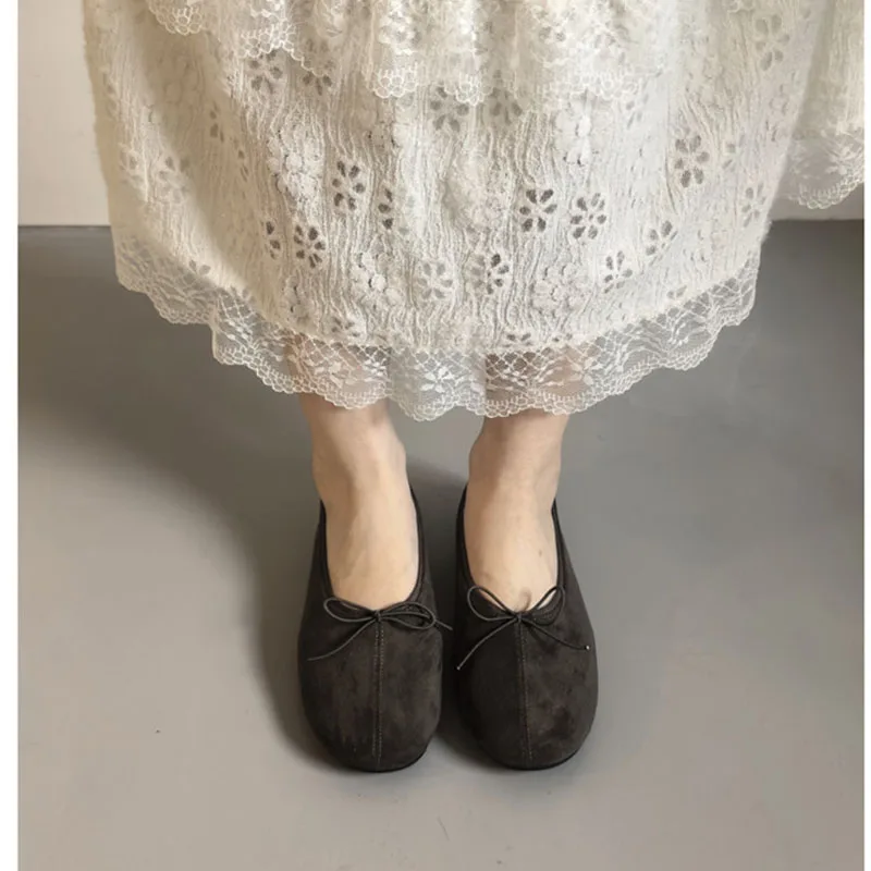 Neue Herbst-Frühlings-Damenschuhe, flache Ballerinas, weiche runde Zehenpartie, modische flache Slipper für Damen. – Detail 2