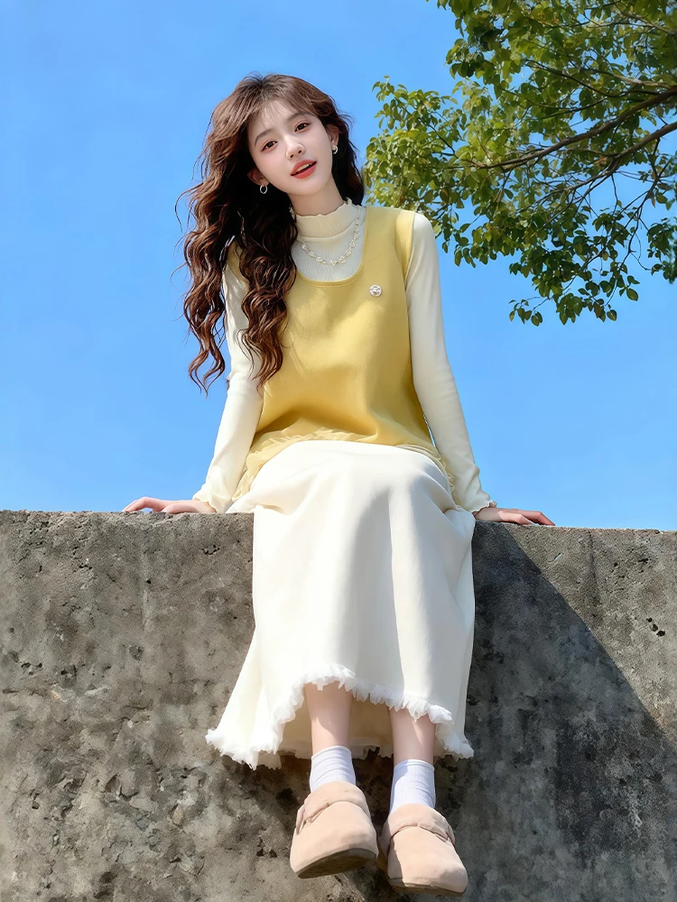 

Yellow Vest Base Shirt Half Skirt Three Piece Set Women's Spring New Style Elegant Commuter High Waist A-Line Skirt Thickened
