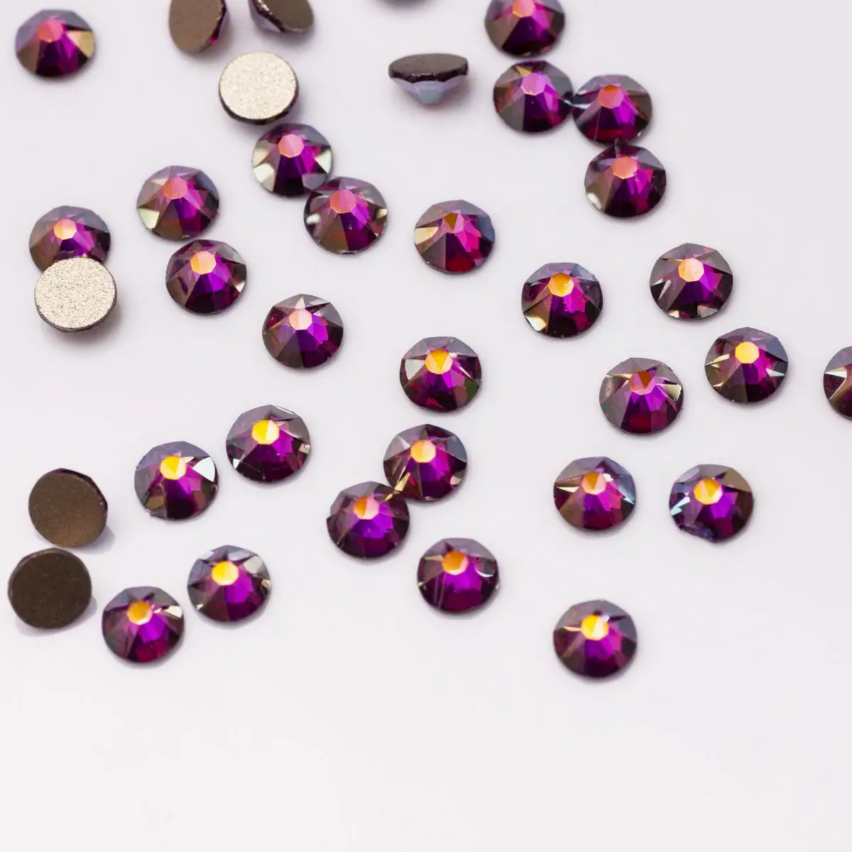 PUBRILEX 2088 Kristall-Strass-Effekt und AB-Farben-Strass, nicht heißklebend, flache Rückseite, Strasssteine für DIY-Bastelarbeiten, Kleidungsdekoration, 8 große, 8 kleine. – Detail 3
