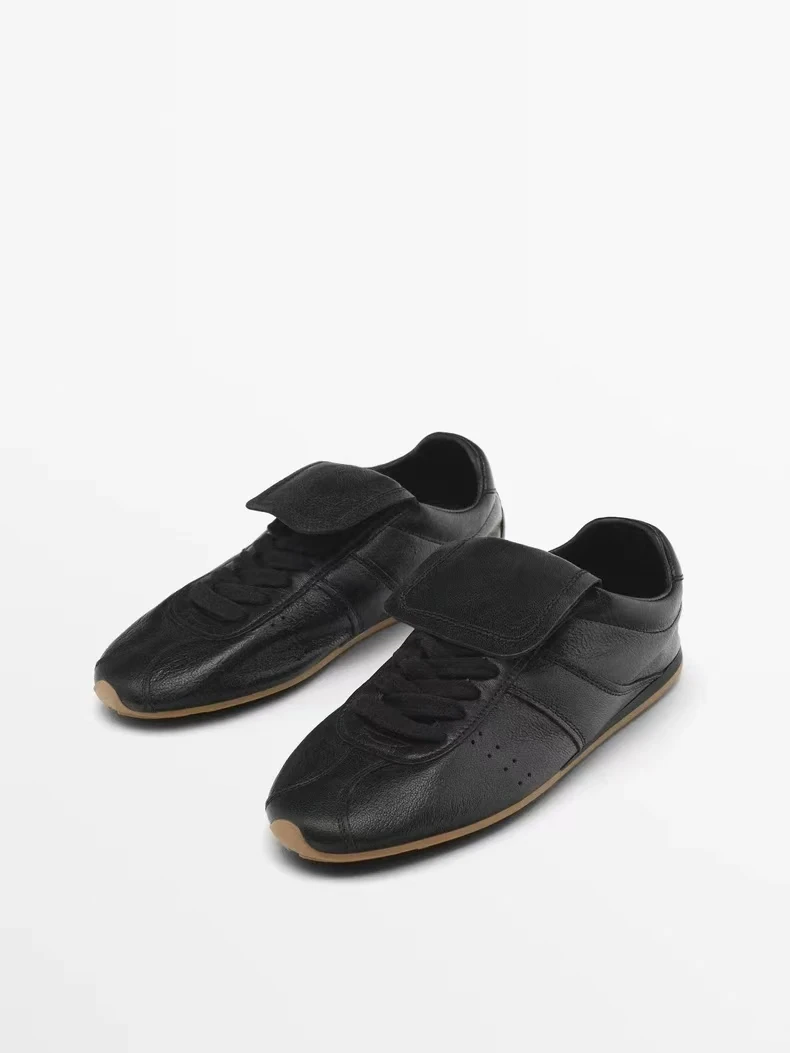 

MD Women's Retro Flip-Cover Design Soft Sport oes Casual Faion Leather Interior round Toe Flat Bot Rubber Outsole