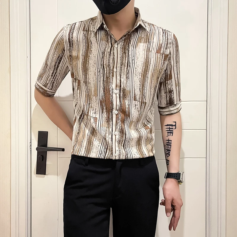

Летние мужские рубашки с коротким рукавом в британском стиле, уличная одежда, облегающая мужская повседневная рубашка в полоску с лацканами, модная мужская одежда с принтом