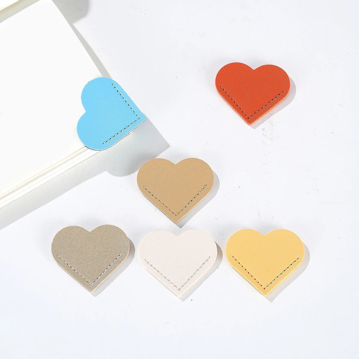 

Кожаные маркеры для книжных страниц в форме сердца, романтический набор закладок из 4 предметов — идеальный подарок для читателей и друзей книжного червя