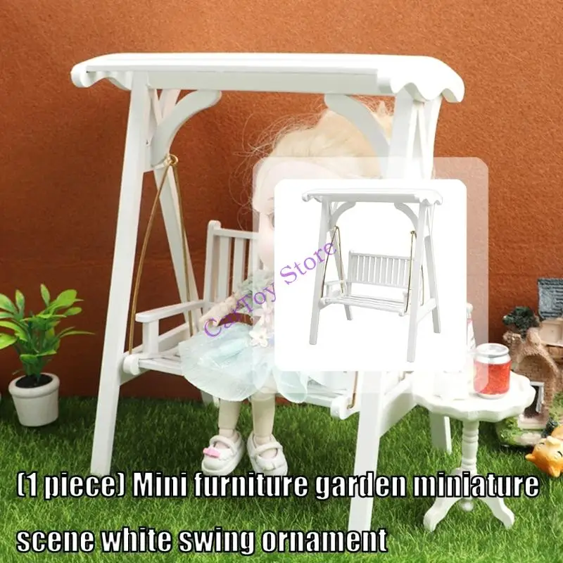 كرسي أرجوحة صغير ذو طابع خشبي واقعي لمساحات اللعب التظاهرية وعروض الرف الزخرفية