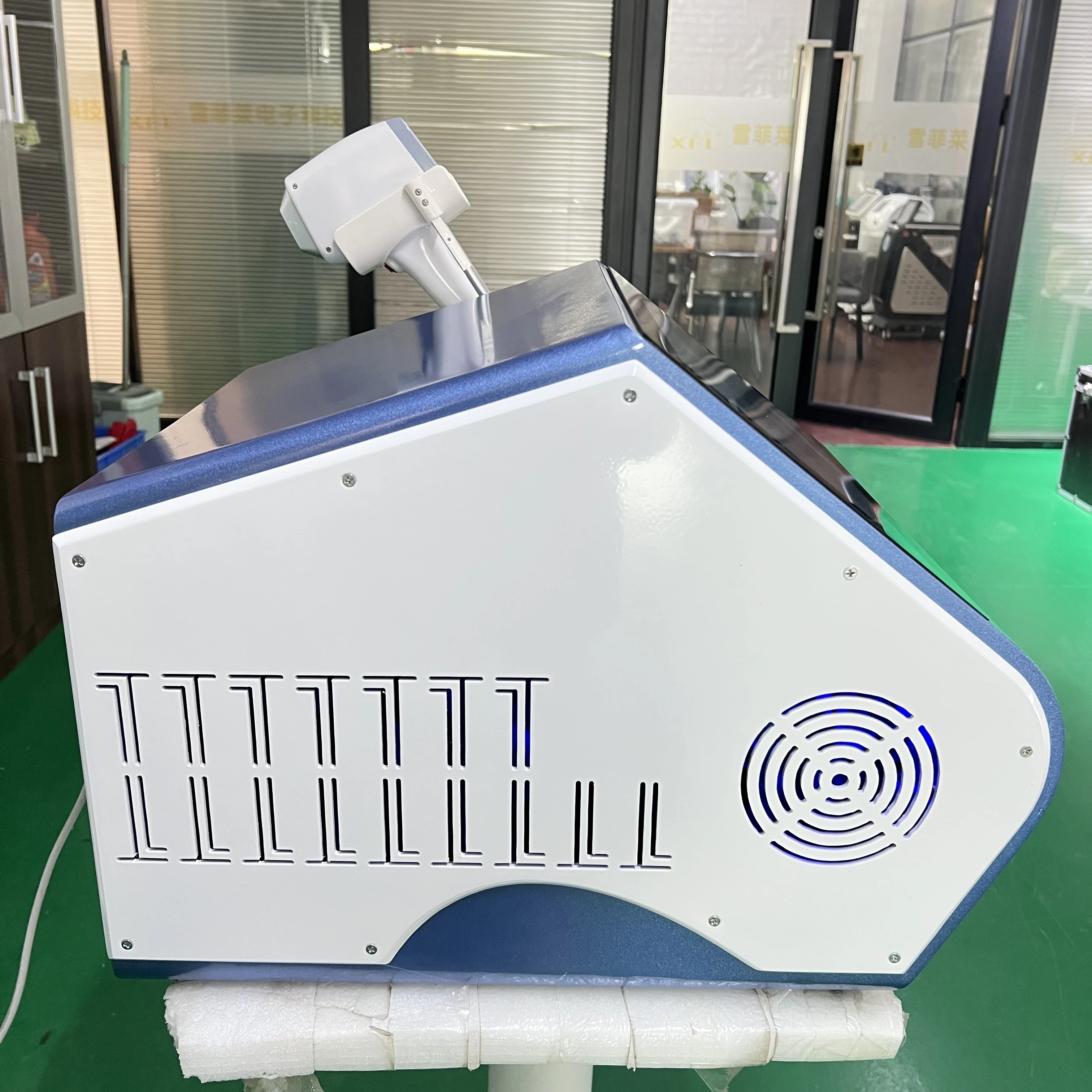 ใหม่ล่าสุด 808nm เลเซอร์ไดโอด ICE Platinum ไดโอดเลเซอร์กําจัดขน 755 808 1064nm ผมลบเลเซอร์ลบผม