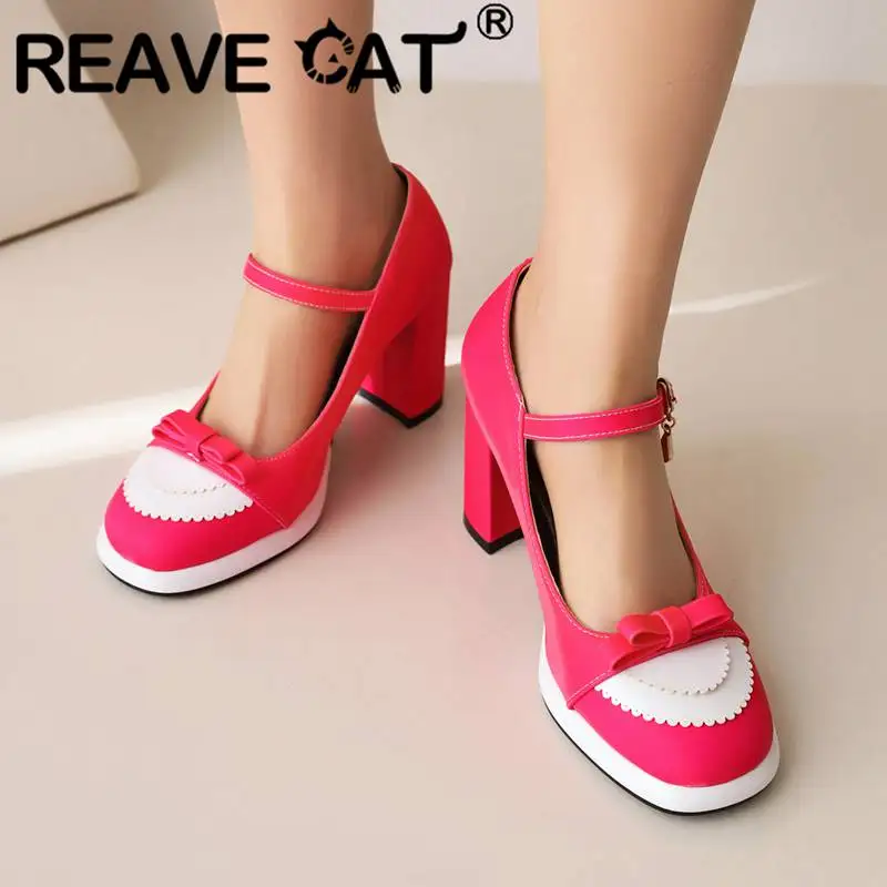 

Женские туфли на толстом каблуке REAVE CAT, туфли-лодочки на платформе 9 см с круглым носком и ремешком с пряжкой 3 см, милая обувь для свиданий размеров 43, 44, 45