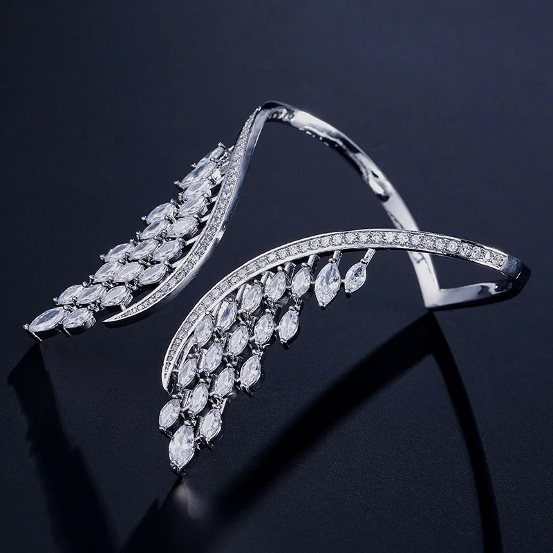 

Uilz Fashion Exquisite Wings Shape Open Bangles White Cubic Zirconia Cuff Bangle for Women Party Wedding Crystal Jewelry