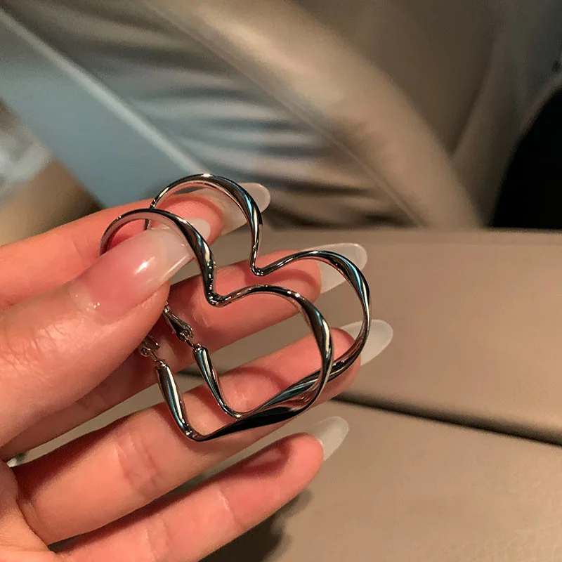 Trendy 1Pair Lovely Women Fashion Personality Exaggerated Hollow Heart Design Earring Cuff For Girl Birthday Jewelry Gift image 3