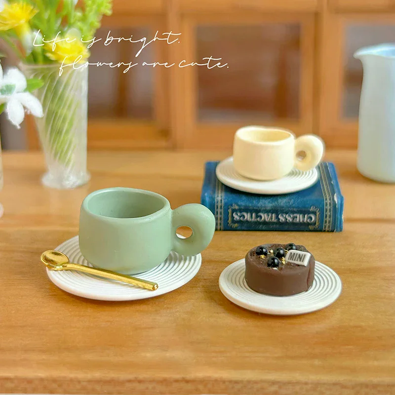 1 pz casa delle bambole francese retrò mini piede alto rilievo tazza di caffè con manico decorazione scena in miniatura tazze con stelo di fascia alta