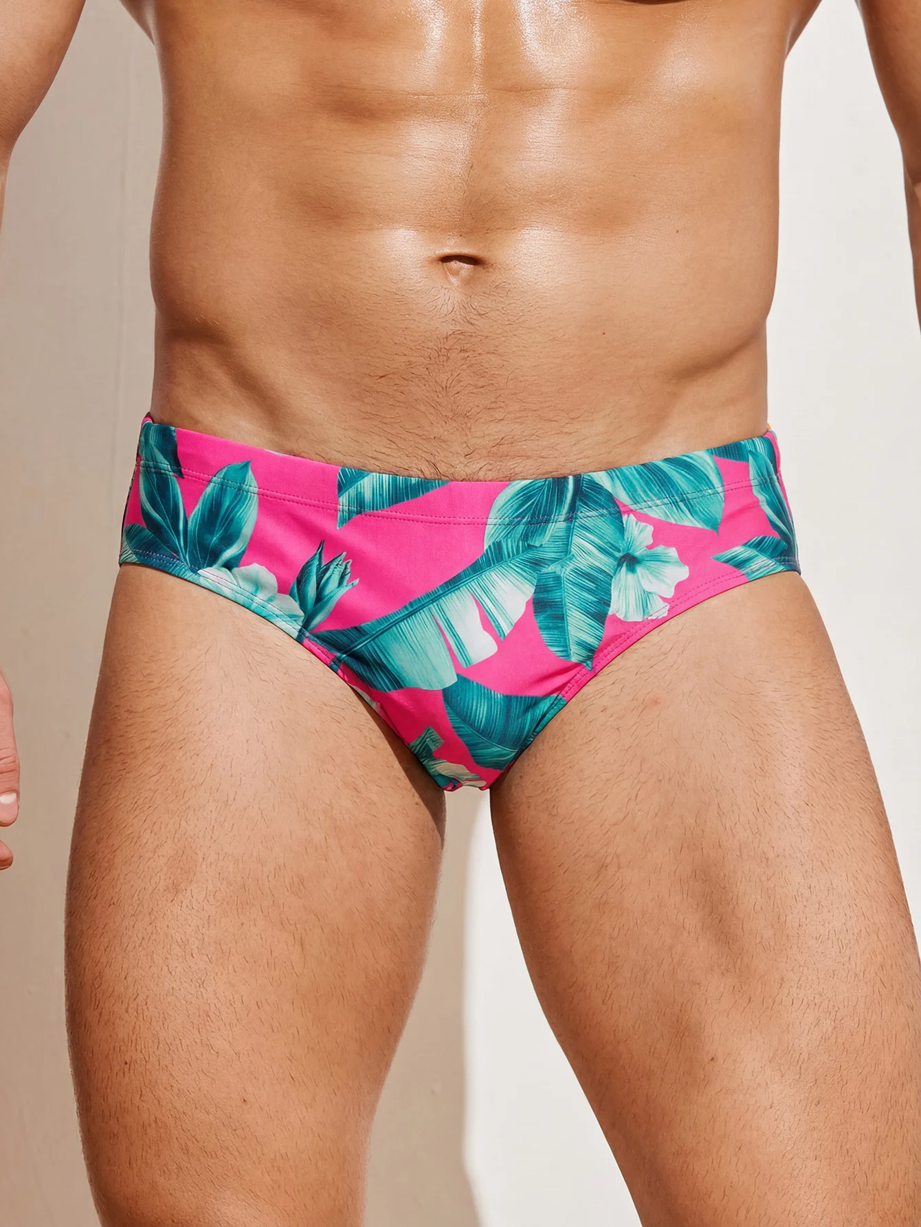 Men's printed sports triangle swimming trunks, high elasticity speed dry breathable swimming trunks, essential for beach swimmin
