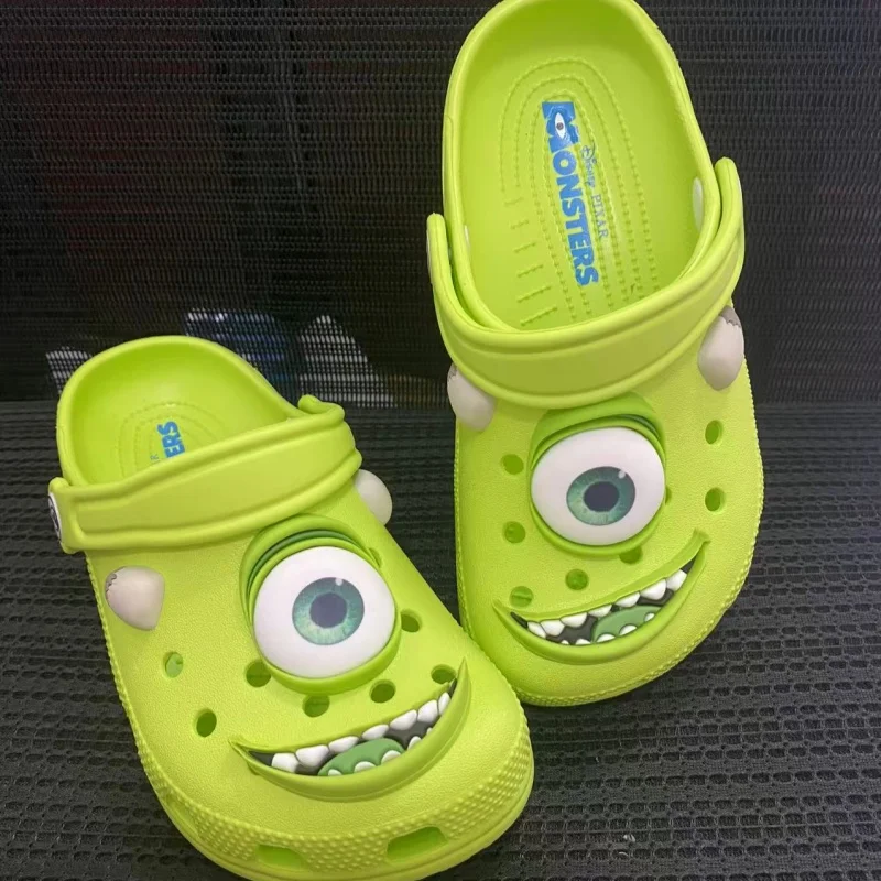 Novedad de verano, zapatillas con agujeros de dibujos animados de Monsters Inc Mike Wazowski, sandalias de playa para exteriores, cómodas e informales, antideslizantes, regalos con punta cerrada