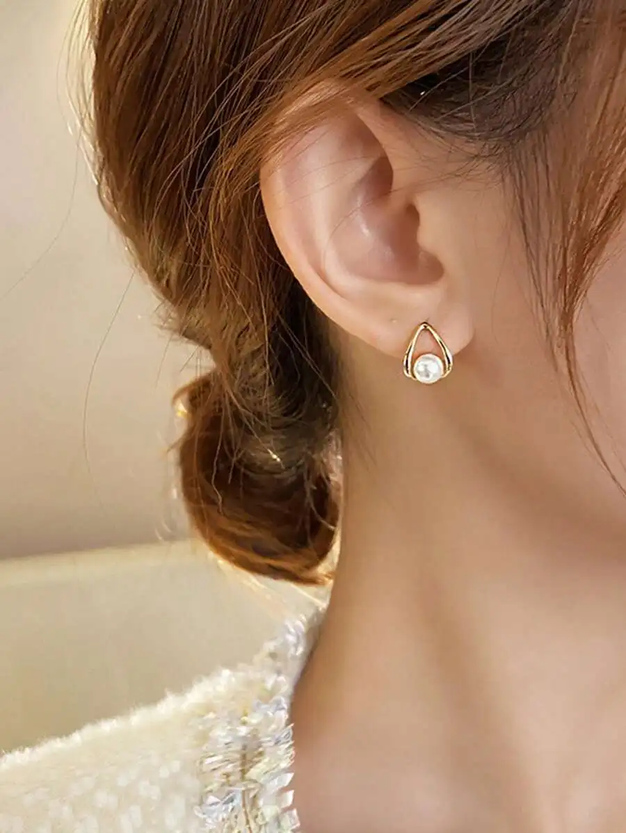 

Simple Triangle Faux Pearl Stud Earrings For Women Daily Wear