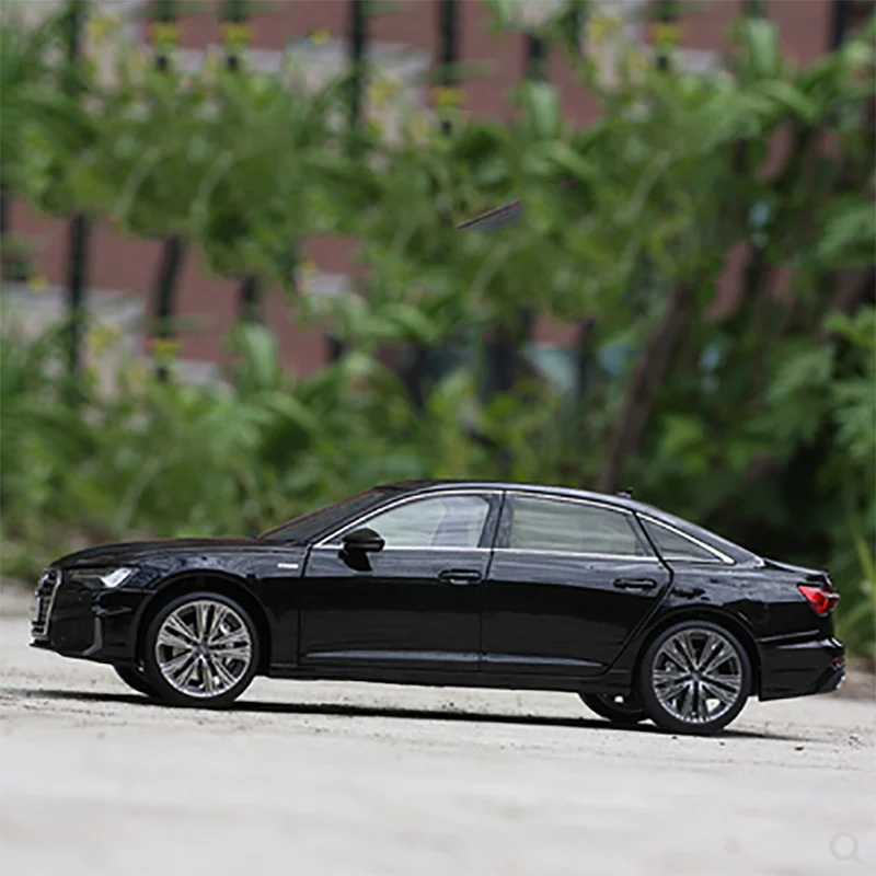 Original 2019 new A6L alloy simulation 1:18 car model A6L car model+small