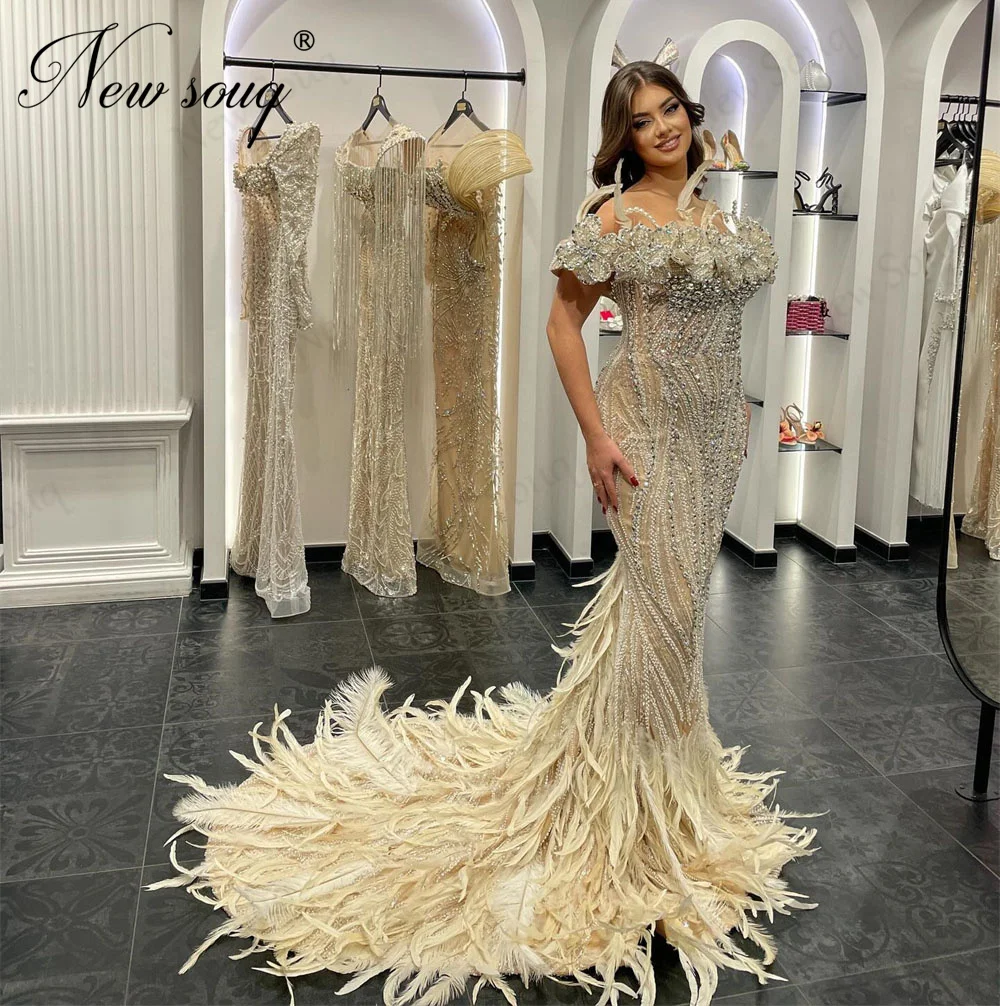 

Champagne Long Train Prom Dresses Sheer Neck Beaded Feathers Evening Wear Dress Wedding Party Gowns Robes De Soiree Customized