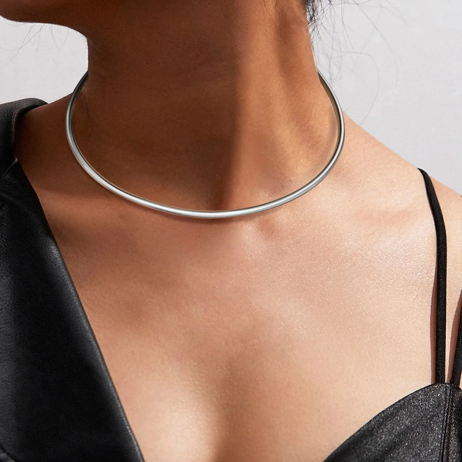 Manchette de cou ajustable pour femmes, collier ras du cou à col ouvert, bijoux simples en acier inoxydable