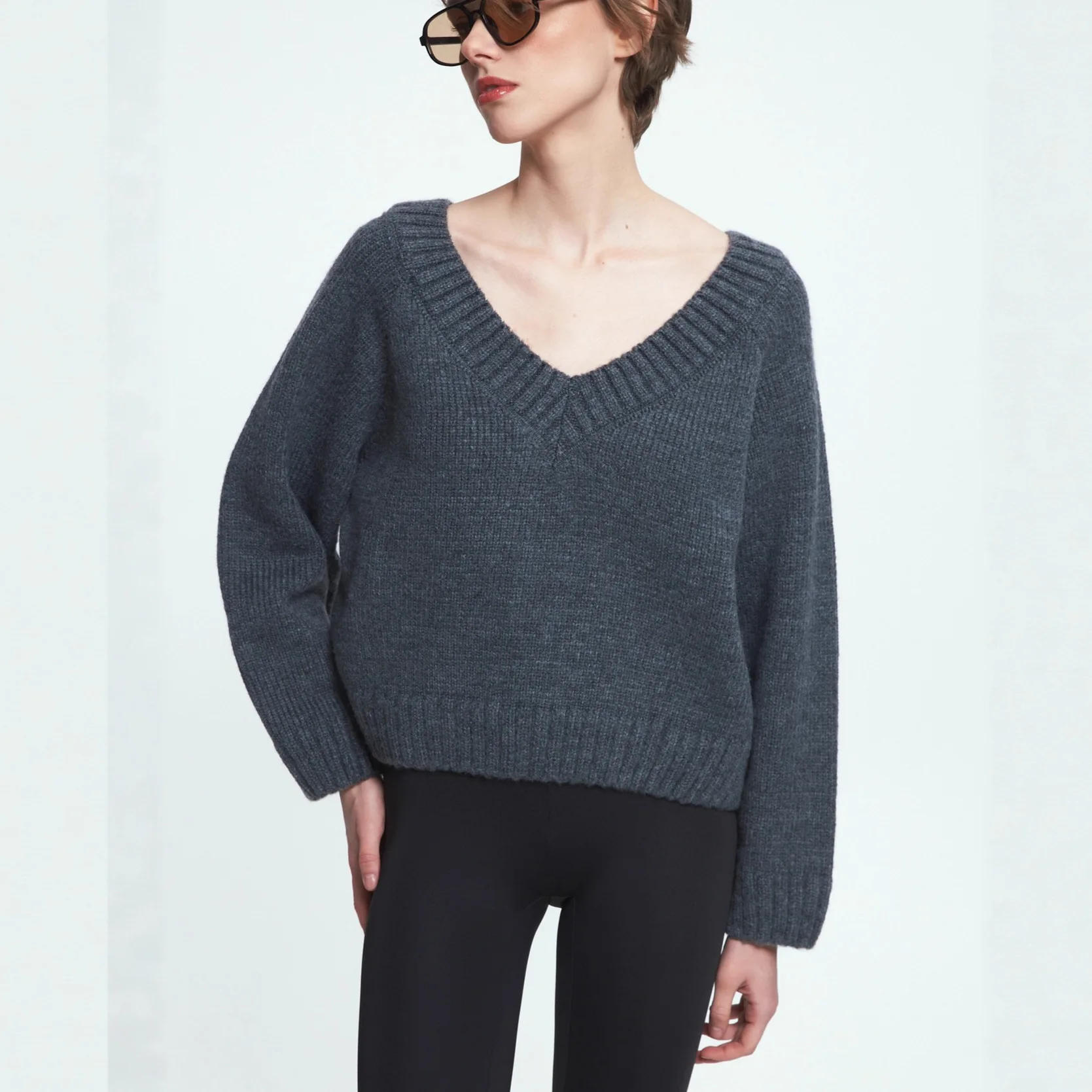 

Осень-зима 2025 г., европейский и американский ретро-свитер с v-образным вырезом, свободный серый свитер с длинными рукавами, пуловер, вязаный свитер для женщин