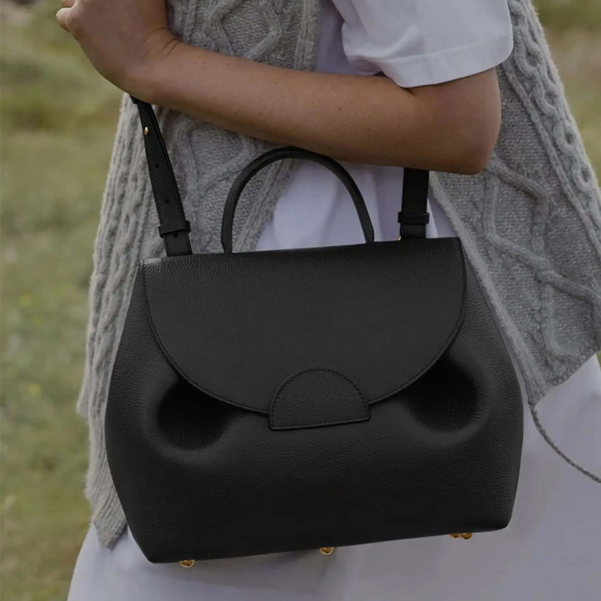 

2025 High End Women's Bag with Niche Design, Light Luxury Leather Storage, Versatile Women's Bag for Commuting