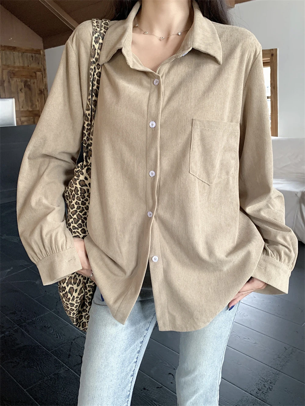 레트로 코듀로이 셔츠 재킷 여성용 가을 겨울 레이어드 룩 중간 길이 루즈 캐주얼 다용도 가디건 여성 상의