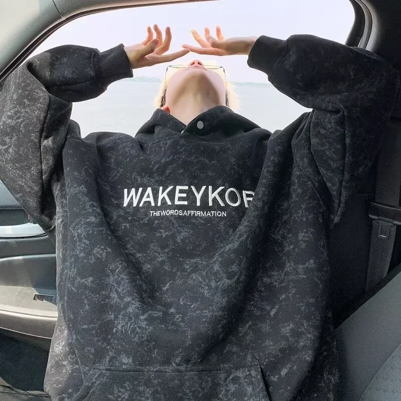 

Новинка 2025, мужская толстовка с капюшоном и принтом тай-дай, уличная мода, толстовки из пенопласта с буквенным принтом, осень Y2K, винтажная свободная одежда с капюшоном