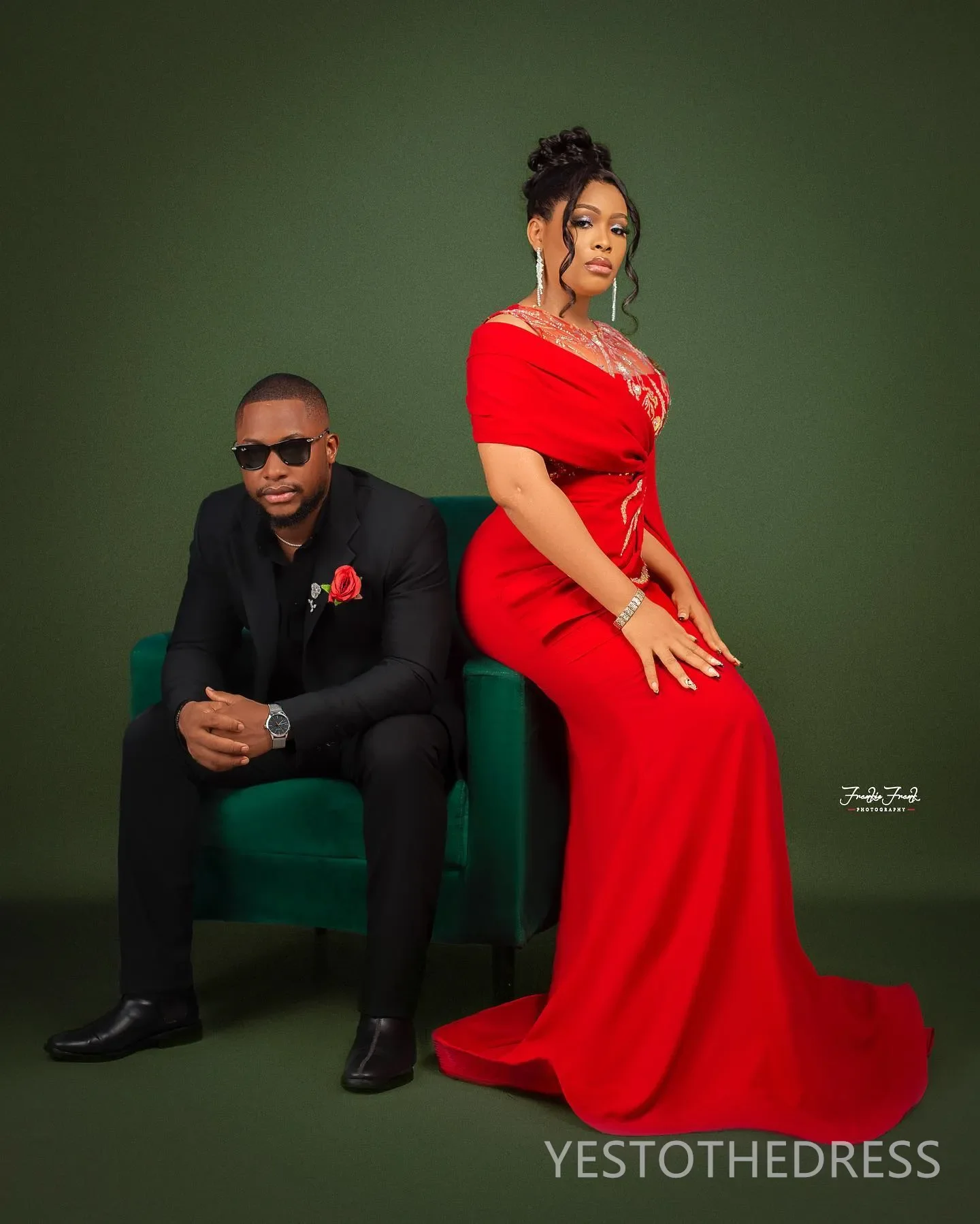 Maßgeschneidertes rotes Abendkleid in Übergröße, Meerjungfrau-Abendkleider, transparenter Ausschnitt, Illusion, applizierte Perlen, Spitze, Geburtstagsparty-Kleid