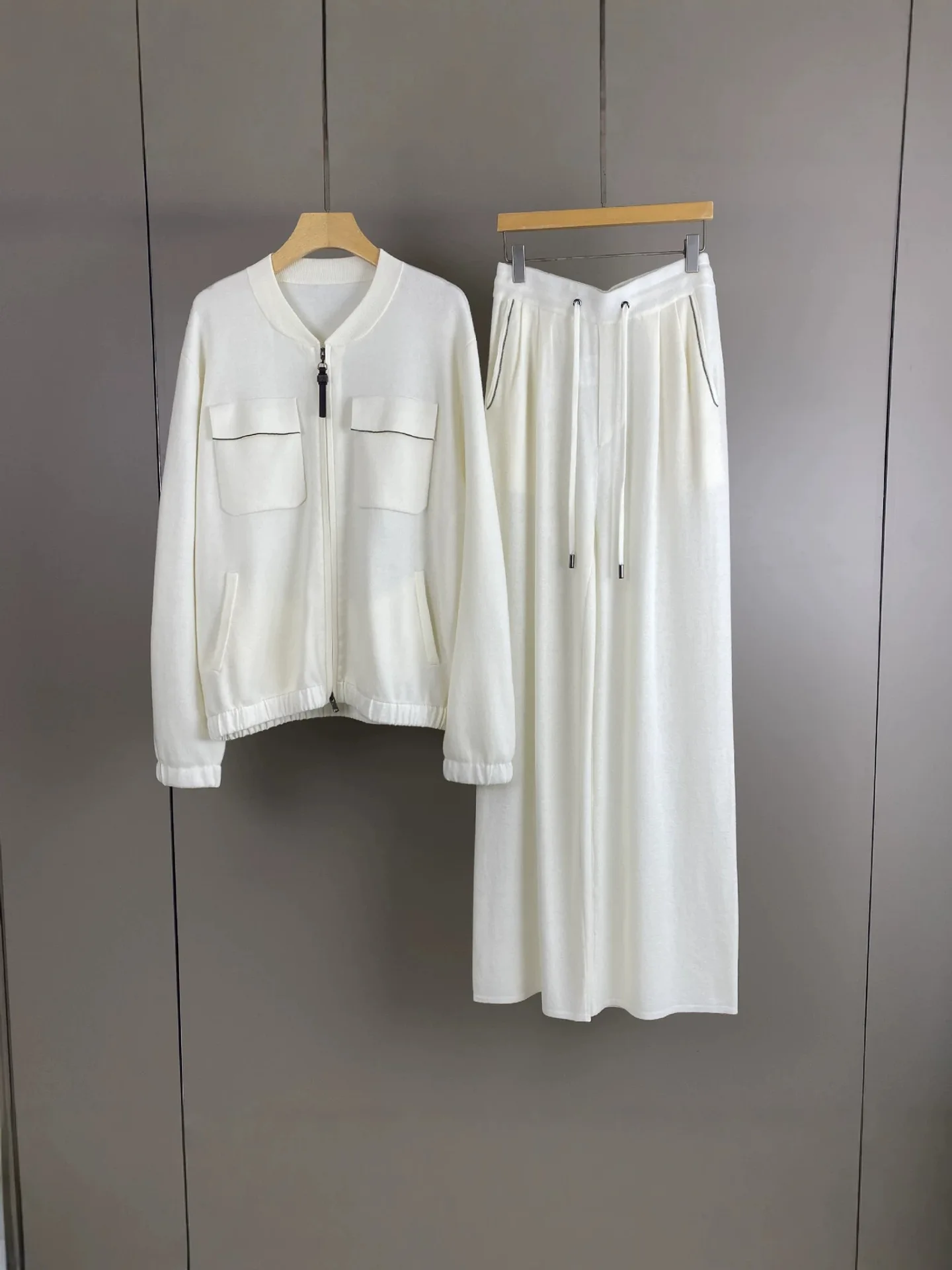 2026Women's Fall/Winter Pure Wool Beaded Crew-Neck Cardigan & Elastic-Waist Straight-Leg Wide-Leg Trousers