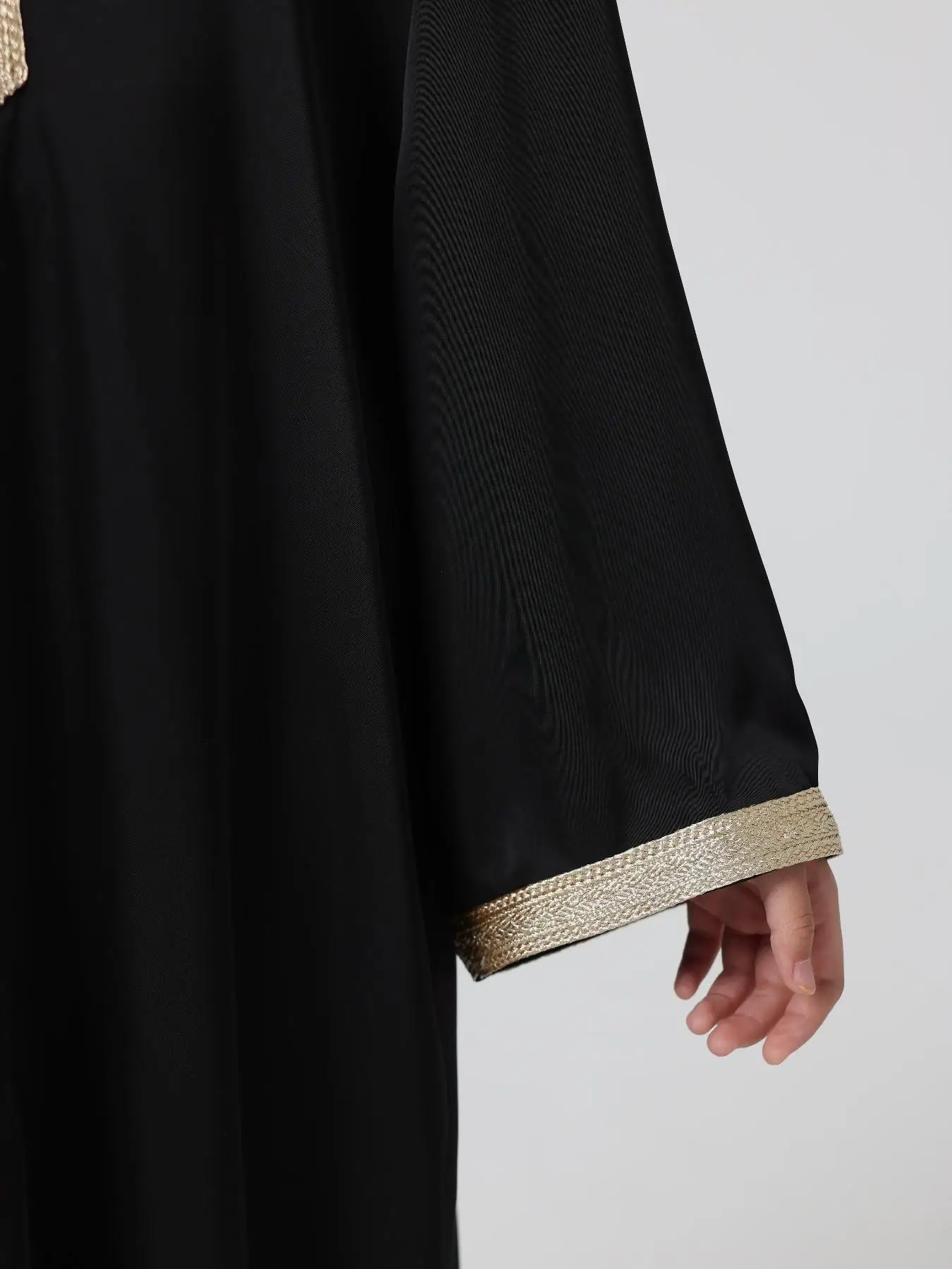 เสื้อคลุมมีฮู้ดสีพื้นสำหรับเด็กผู้ชายสไตล์ตะวันออกกลาง มุสลิม อาหรับ ดูไบ ตุรกี