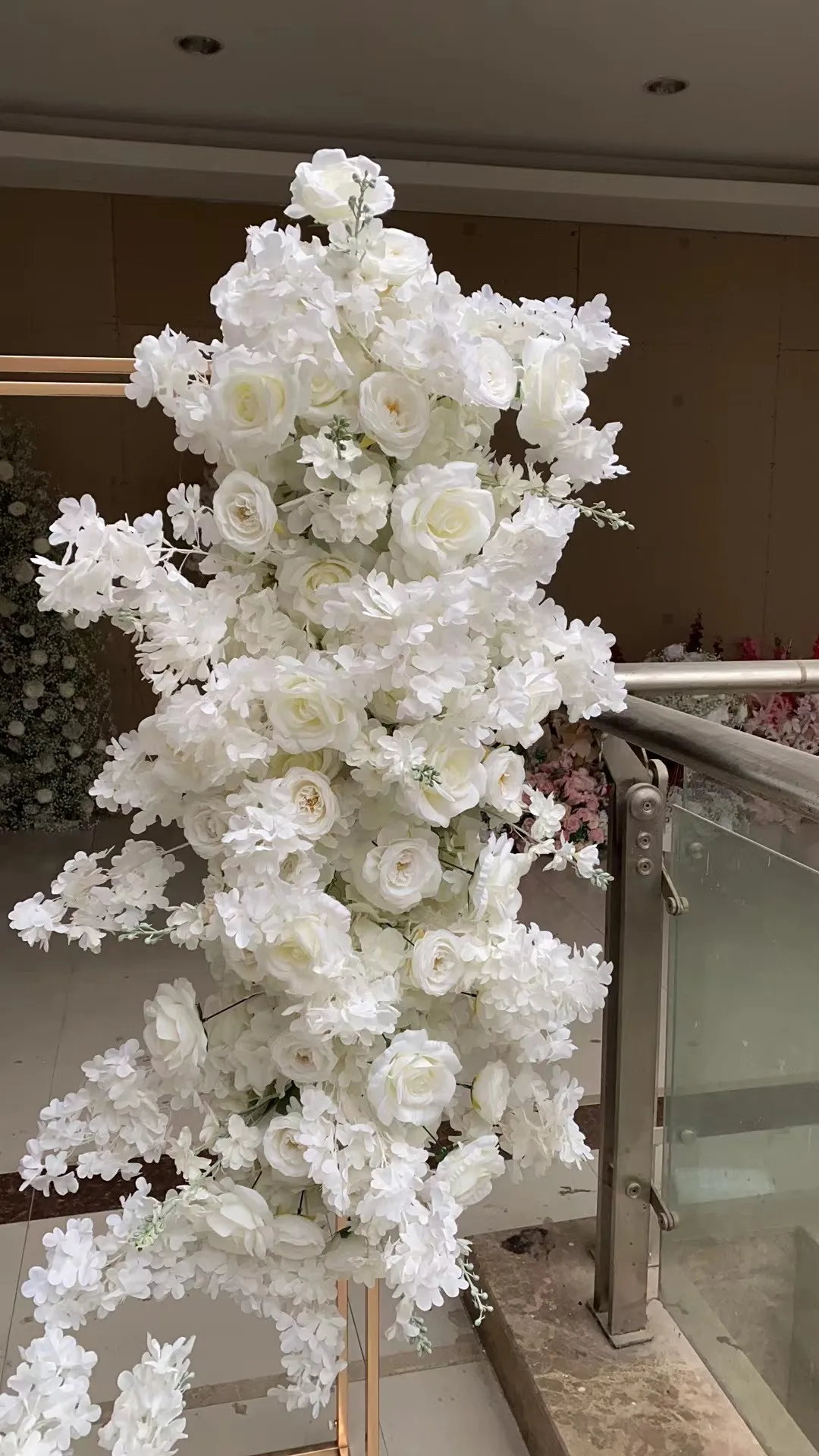Weiße Künstliche Kirschblüten-Reihe Blumenball Hochzeits-Hintergrund Bühnen-Tischdekoration Schaufenster-Ausstellungsdekoration Großhandel – Detail 2