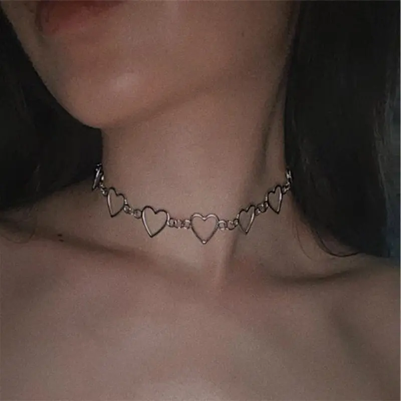 Alloy Creative New Simple And Light Lady Temperament Love Shape Short Collarbone Necklace Dating Party