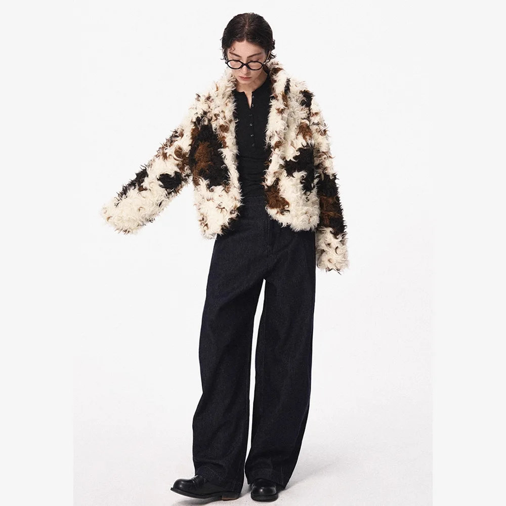 패셔너블한 여성용 숏 퍼 코트 가을 겨울 신상품 밀색 양털 모조 플러시 재킷 우아한 스타일