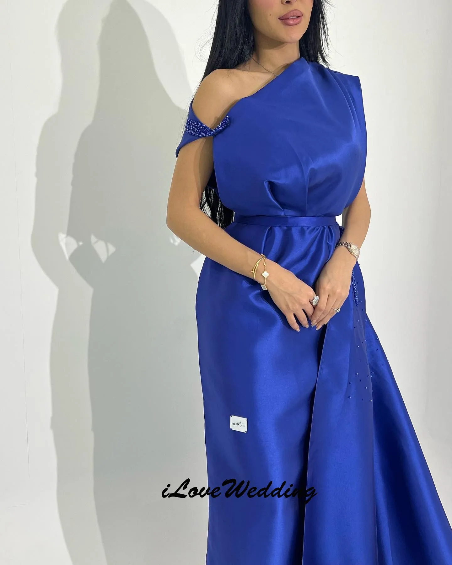Vestidos de graduación de un hombro azul Klein 2025, lujoso vestido de fiesta de boda con cuentas, vestidos formales sin mangas para mujer personalizados