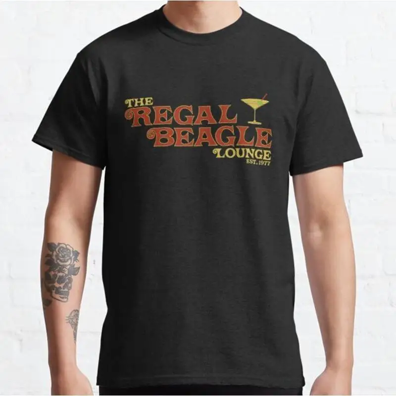 تي شيرت مسلسل تلفزيوني كلاسيكي The Regal Beagle Lounge 1977 Three's Company