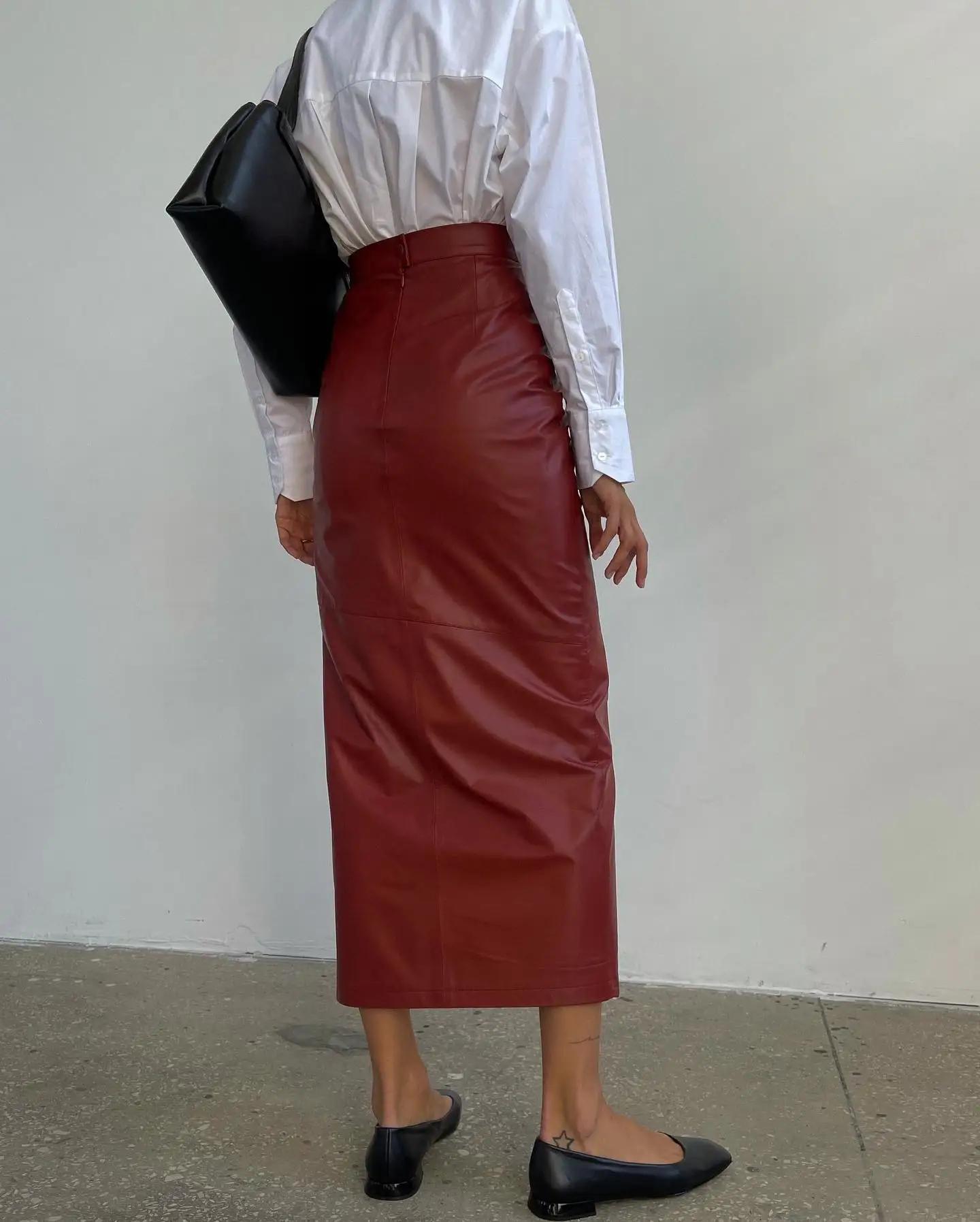 

Новая женская юбка из искусственной кожи в европейско-американском стиле с высокой талией, облегающая, с разрезом, асимметричная, модная, однотонная