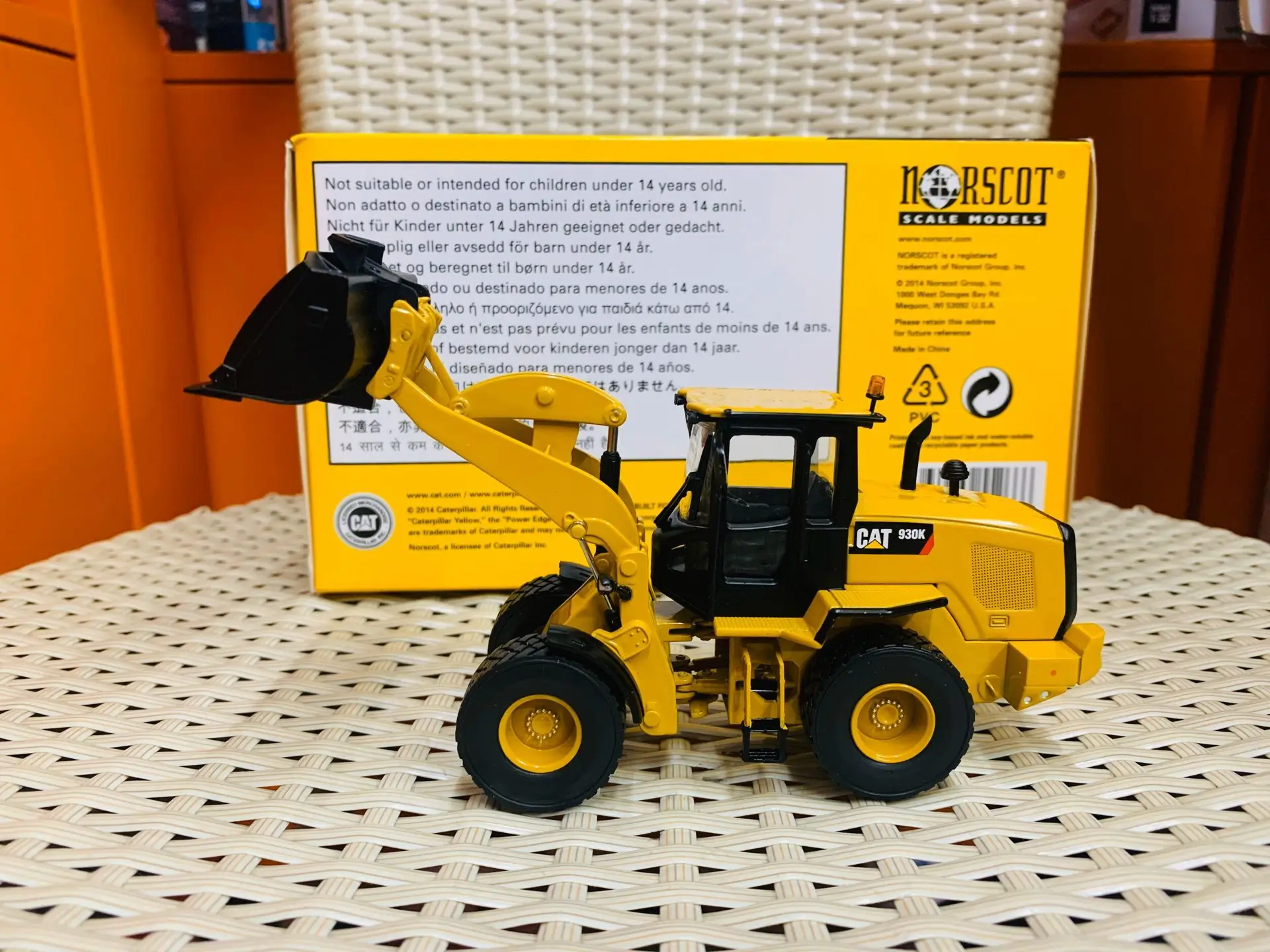 

930K Wheel Loader 1/50 Scale DieCast Model New in Original Box 55266