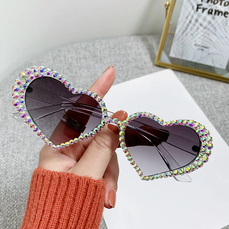 2023European and American New Heart-Shaped Rhinestone Sunglasses for Women Cute Cat Eye Heart-Shaped Sunglasses Handmade Rhinest