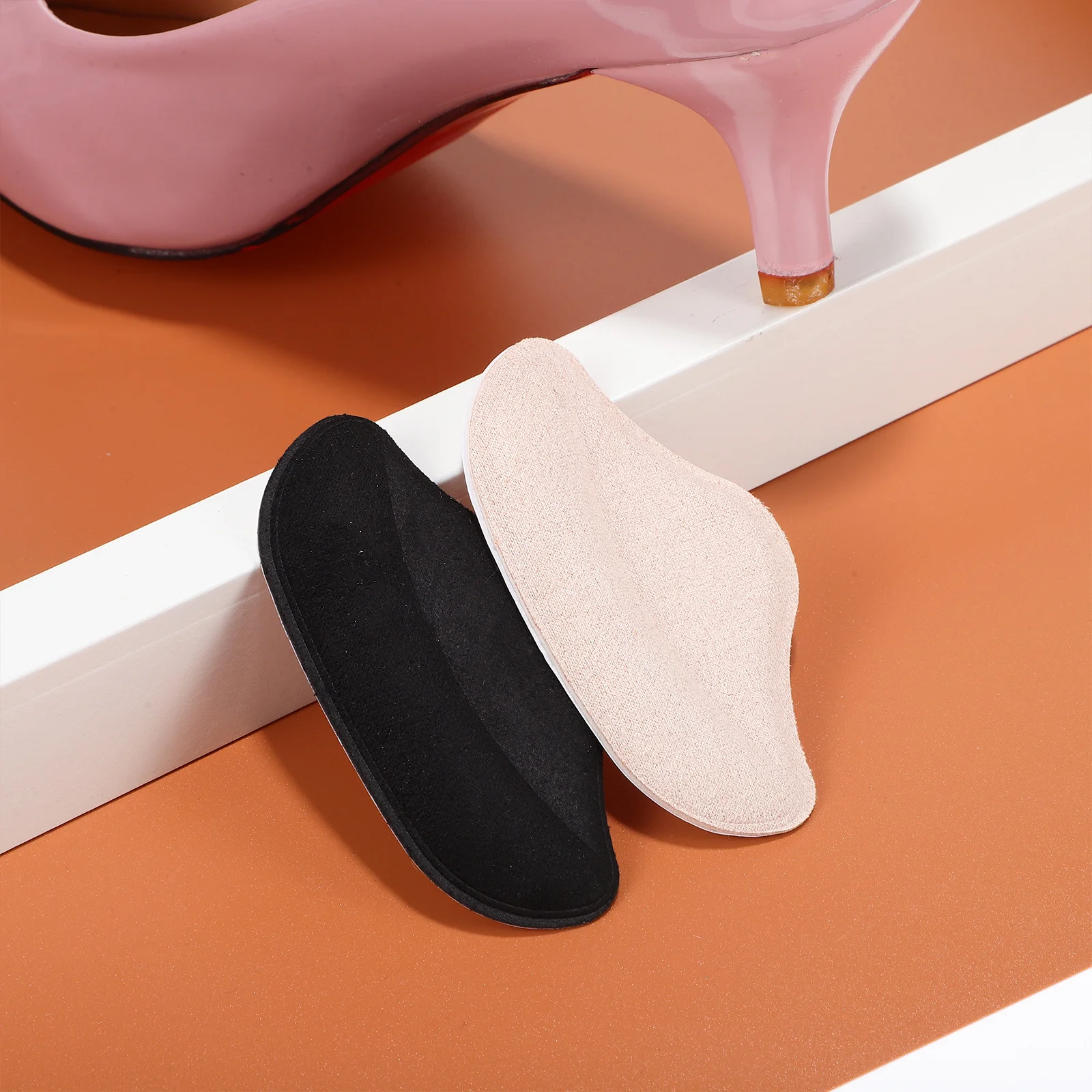 แผ่นรองส้นเท้า 4 คู่ สำหรับรองเท้าผู้หญิง ป้องกันการเสียดสี ดีไซน์แบบซ่อน ติดทนนาน บรรจุใยฝ้าย ใส่สบาย