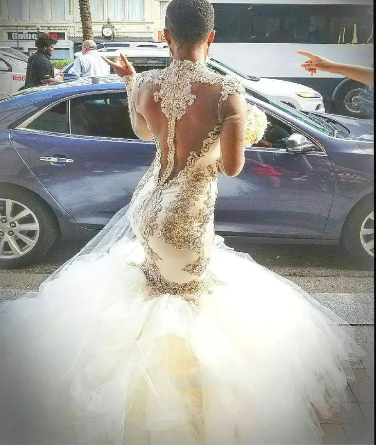 Vestido de novia de sirena con apliques de encaje dorado y cuello alto personalizado para novia, cola de catedral, vestidos de novia de manga larga