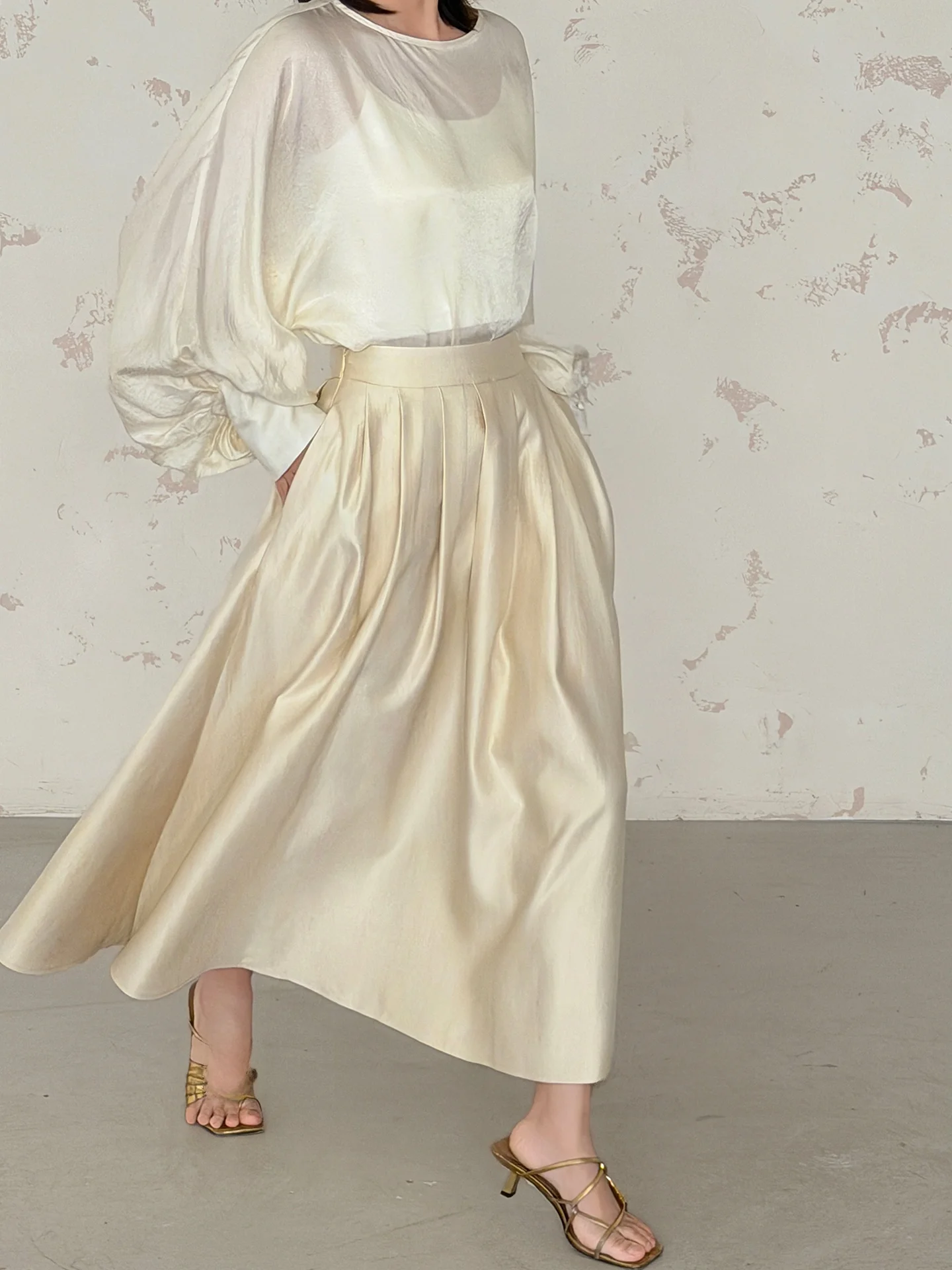 

Юбка Belin 'Glimmer Skirt' с высокой талией, блестящая, с эффектом нитей, макси-юбка, элегантная, атмосферная, миди-юбка, из полиэфирного волокна, на молнии