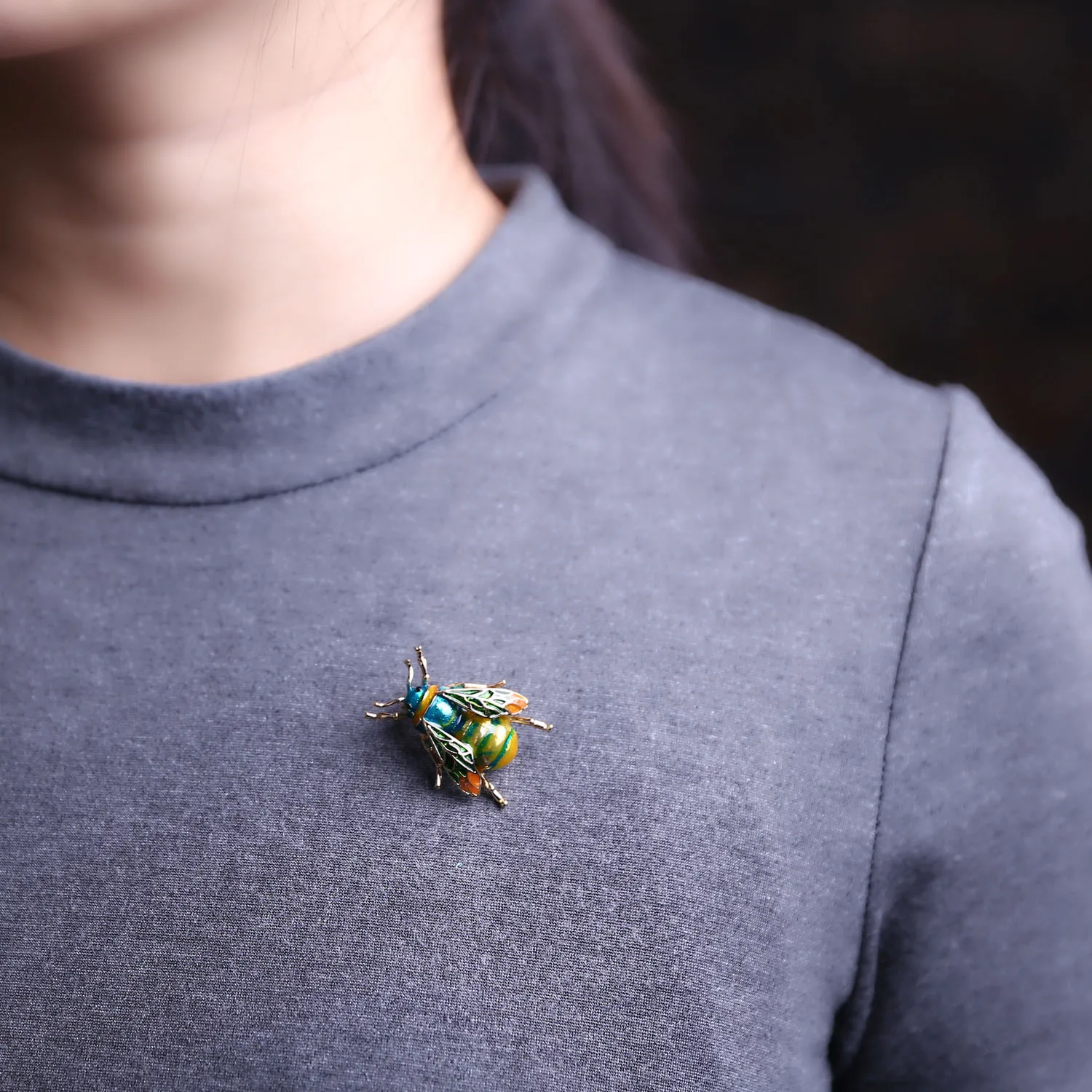 Broche de abeja y mariposa de pájaros encantadores para mujer, joyería de animales a la moda con diamantes de imitación y perlas, alfileres de solapa para vestido, regalos de fiesta de boda