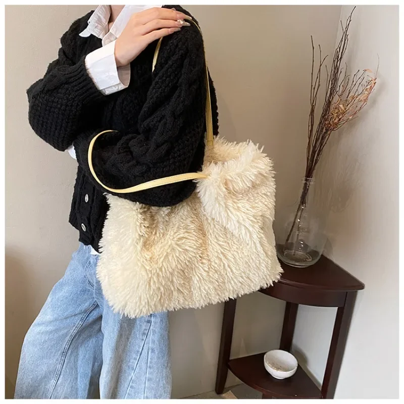 Autumn and Winter Large-capacity Plush Bag New Women's  Fashion Commuter Shoulder  Plush  Tote Bag