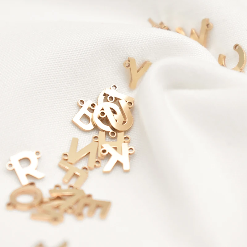 Buchstabe „A-Z“ Charm 14K Gold gefüllter Buchstaben Charm mit 2 Ring Anhänger für Armband Halskette Verbinder Schmuckzubehör Zubehör – Detail 11