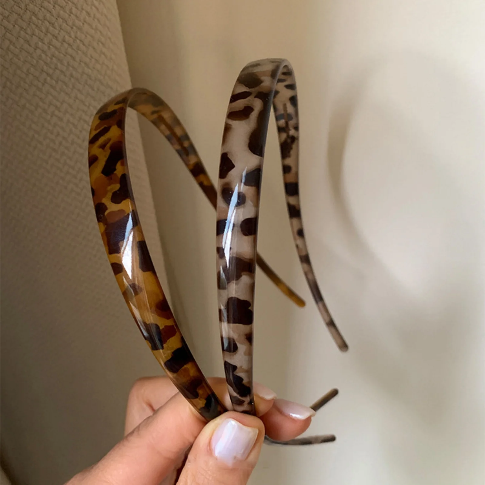 1PC 人間工学に基づいたべっ甲ヘッドバンド、耳の痛みなし、頭皮のフィット感が向上、トレンディなヘアアクセサリー、一日中着用に最適