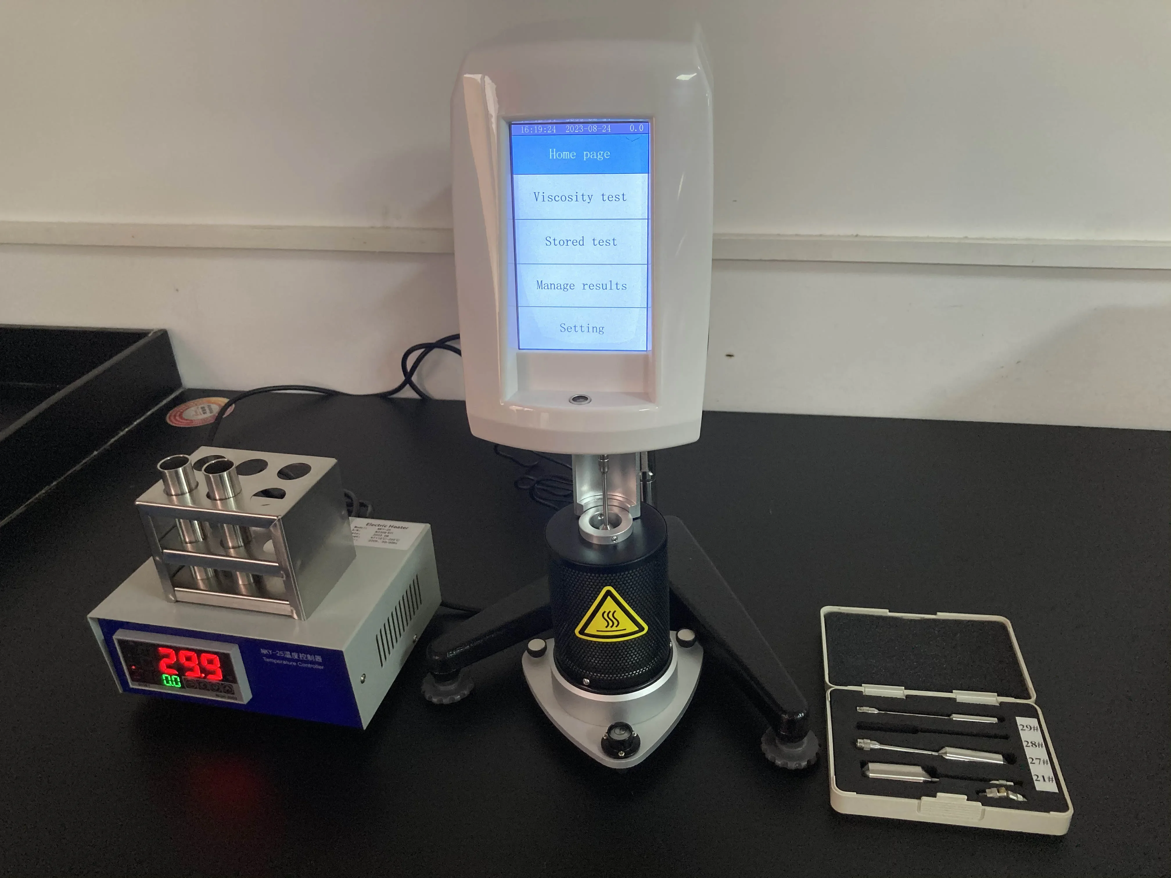 شاشة تعمل باللمس ارتفاع درجة الحرارة Brinell مقياس اللزوجة القراءة البديهية، دقة قياس عالية، سرعة دوران مستقرة،