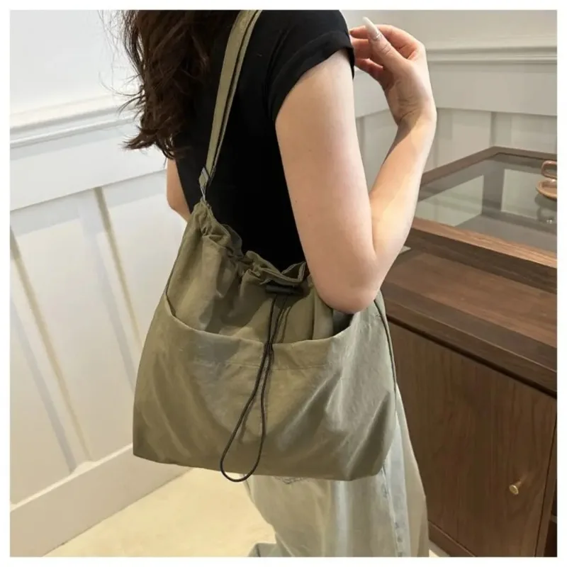 Fashion Drawstring Shoulder Bag Travelling Casual Handbag Large Capacity Basic Style Crossbody Bucket Bag Ladies